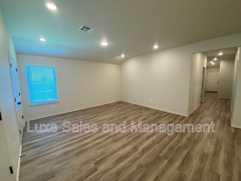 8000 Nw 110th Dr - Photo 7 of 38
