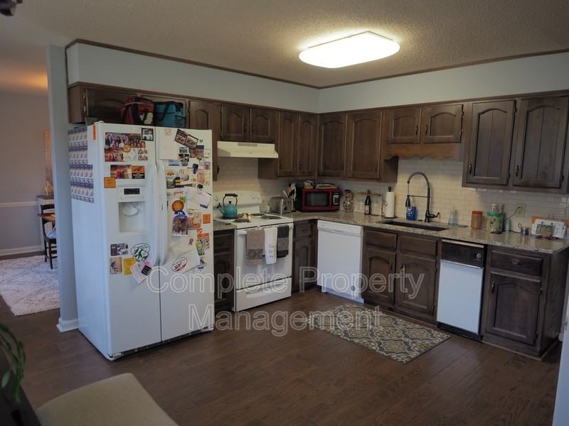 604 Farr Cir - Photo 2 of 13