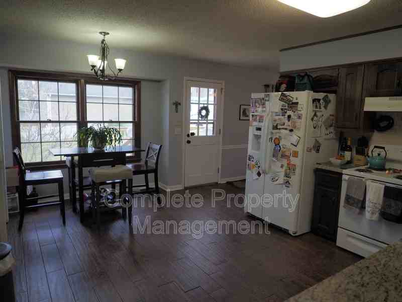604 Farr Cir - Photo 3 of 13