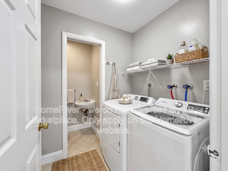 2015 Oleander Blvd #D - Photo 4 of 17