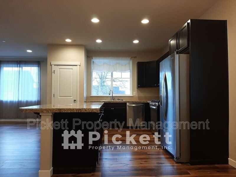 1004 Samara St - Photo 2 of 13