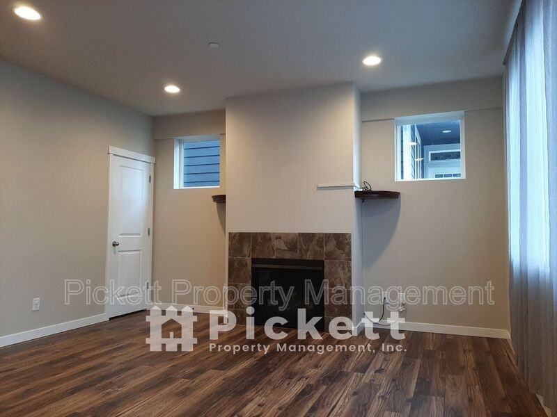 1004 Samara St - Photo 3 of 13