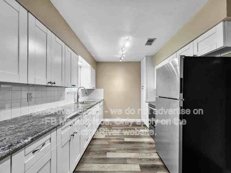 12002 Hillcroft Ave - Photo 3 of 28