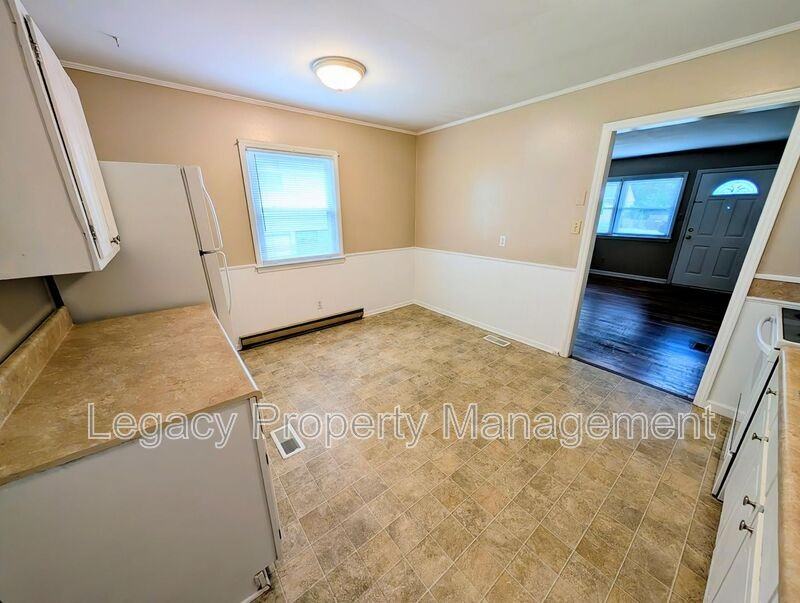 2202 Maywood St - Photo 7 of 15