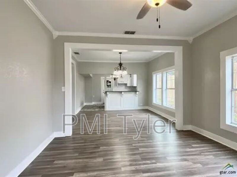 1115 S Robertson Ave - Photo 2 of 9