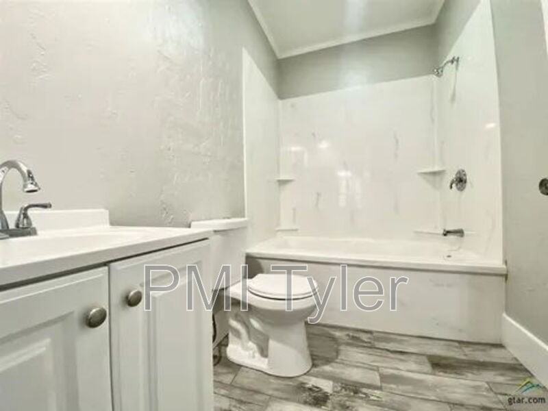 1115 S Robertson Ave - Photo 6 of 9