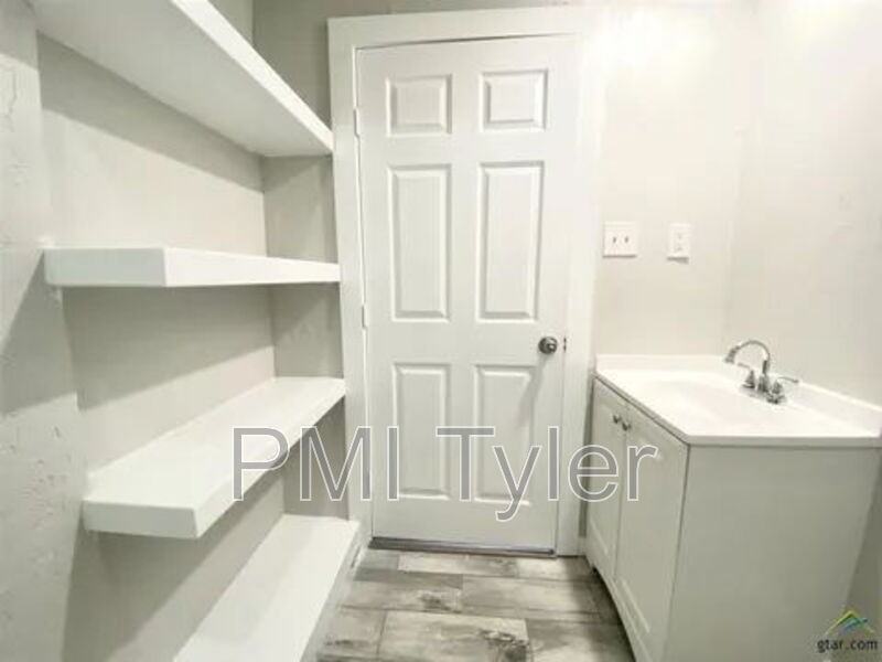 1115 S Robertson Ave - Photo 7 of 9
