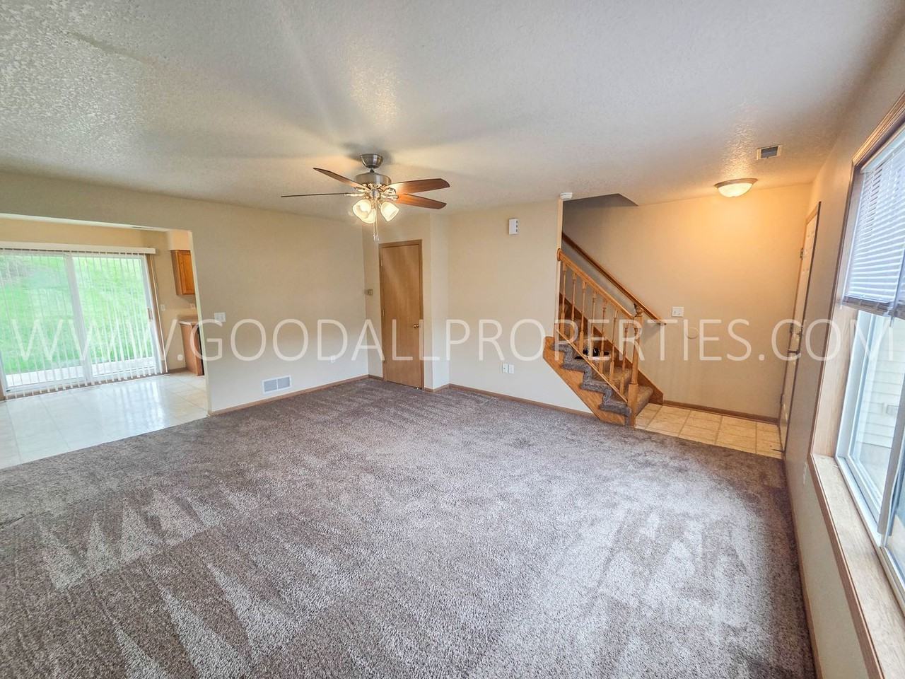 409 S Hazel St - Photo 5 of 22
