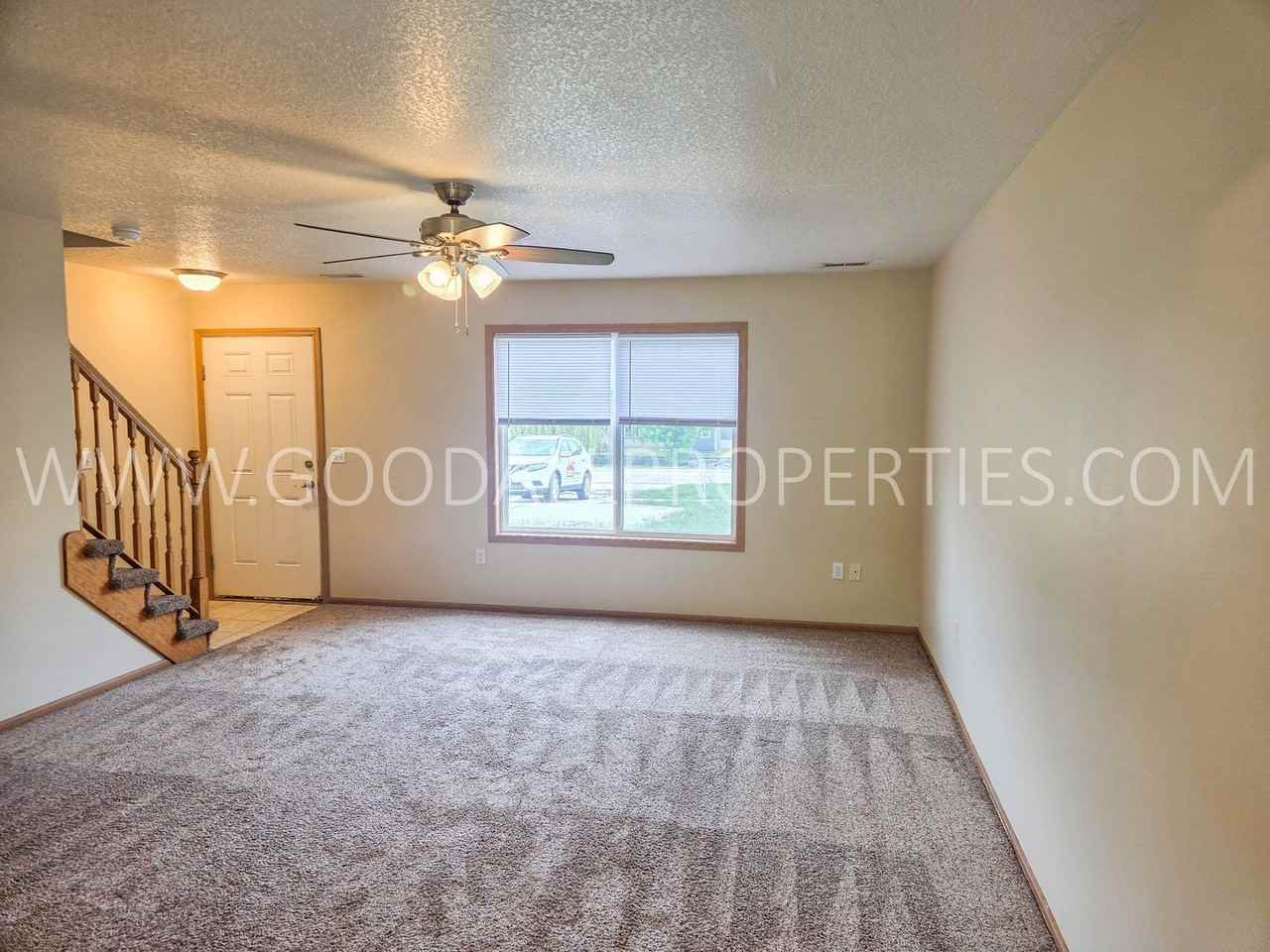 409 S Hazel St - Photo 6 of 22