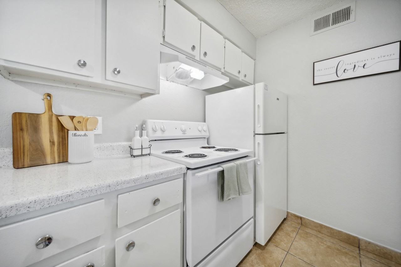 Boca Vista Apartments - Photo 3 of 37