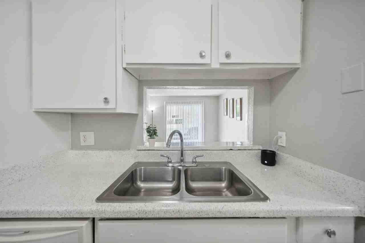 Boca Vista Apartments - Photo 4 of 37