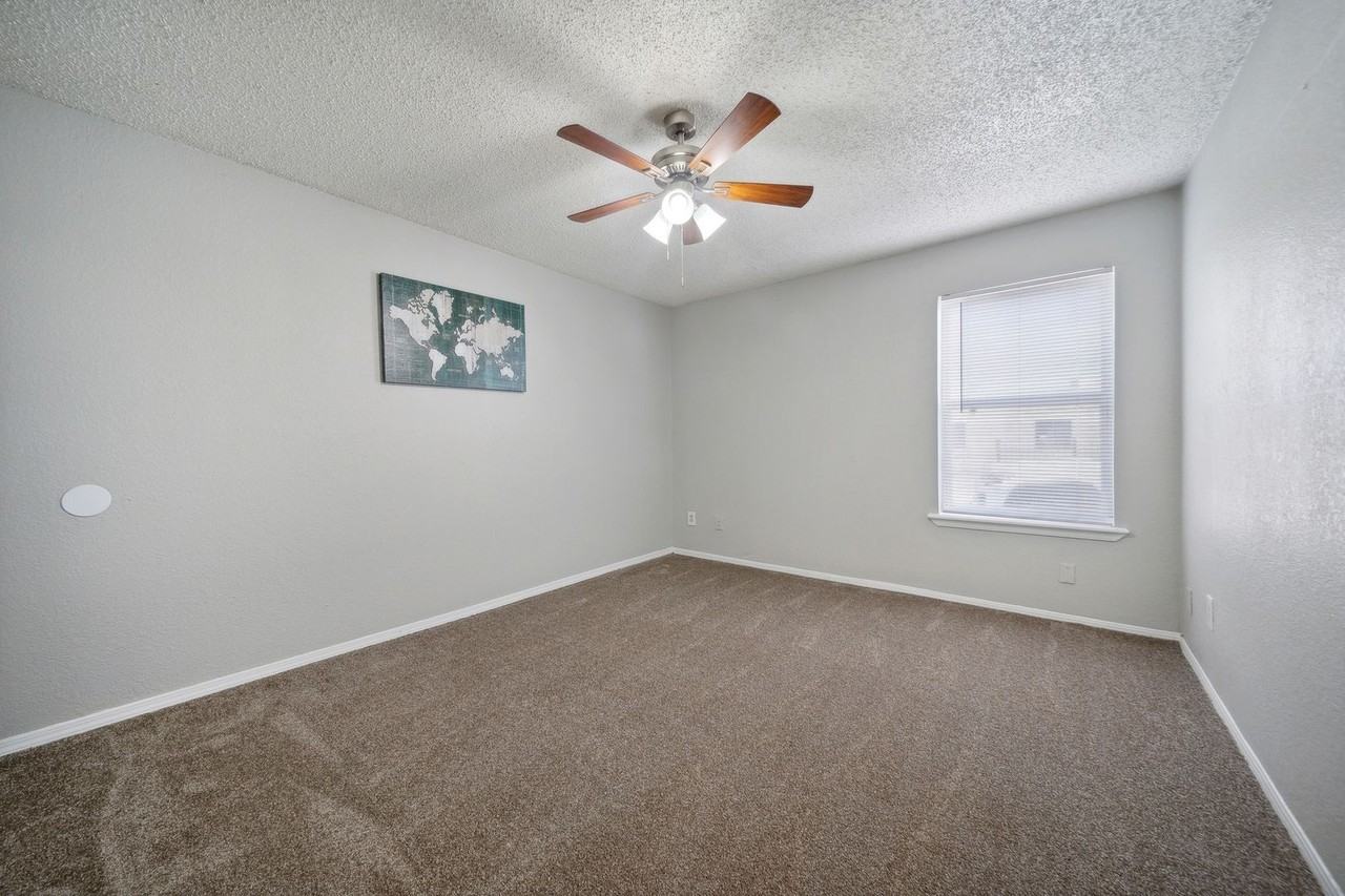 Boca Vista Apartments - Photo 6 of 37