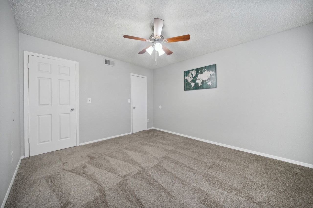 Boca Vista Apartments - Photo 7 of 37