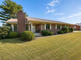 featured image of 122 N Fairway Rd