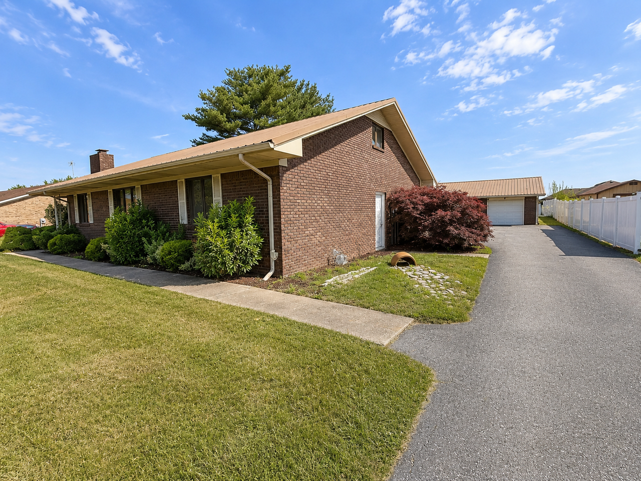 122 N Fairway Rd - Photo 3 of 16