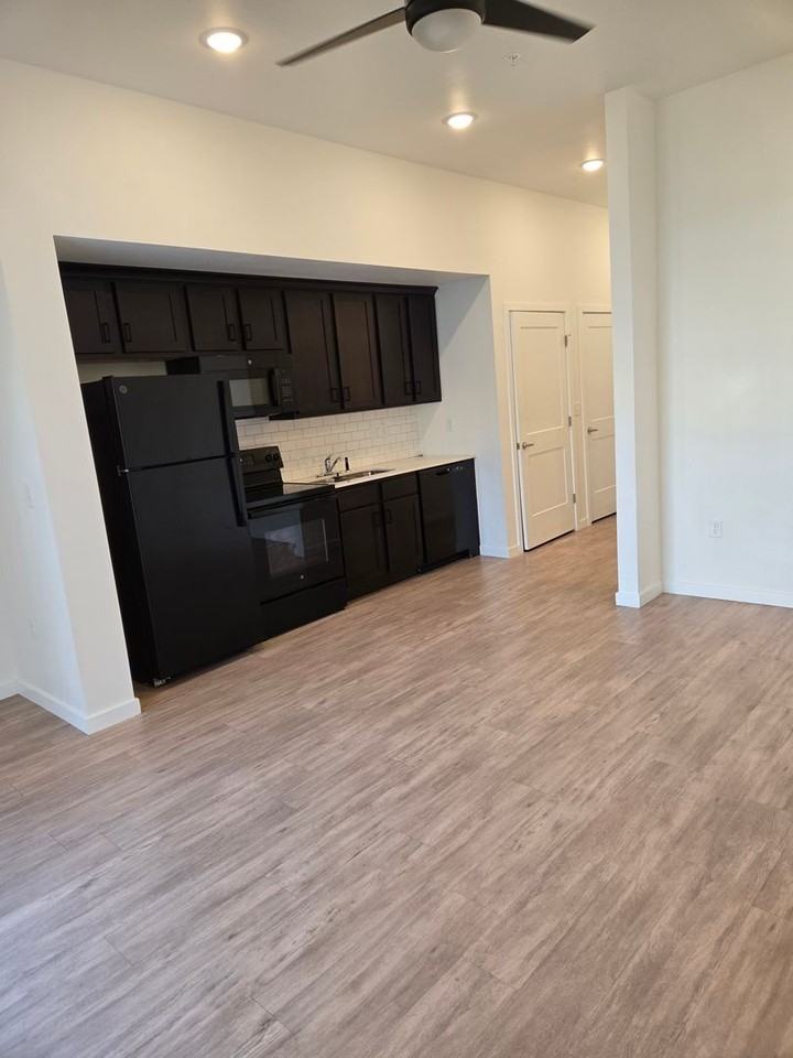Spirit Of St Louis Apartments - Photo 7 of 9