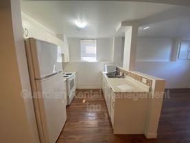 1522 Walsh St E #B - Photo 1 of 1