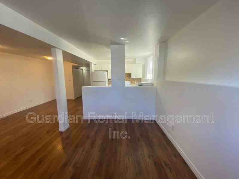 1522 Walsh St E #B - Photo 5 of 19