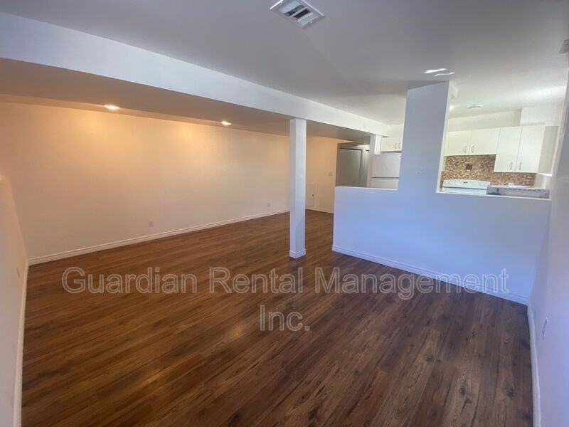 1522 Walsh St E #B - Photo 6 of 19