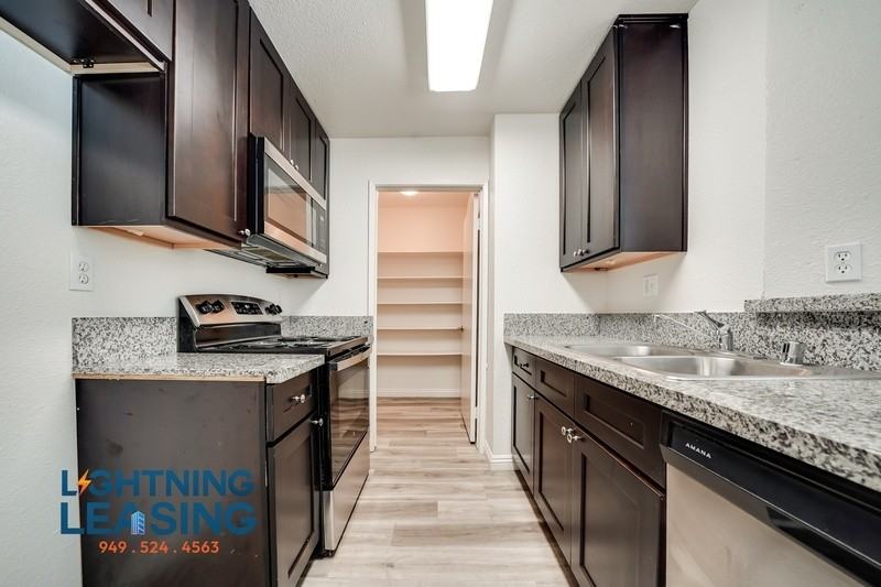2850 Riverside Dr #3-207