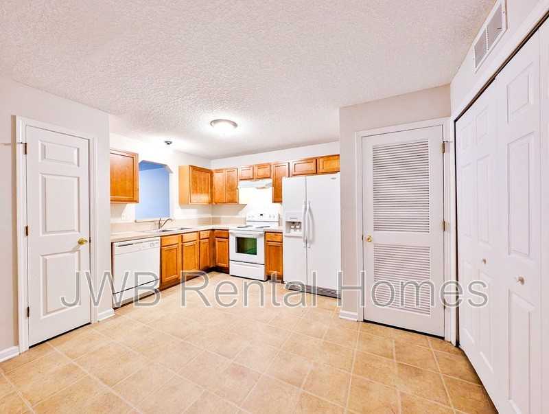 8402 Mcgirts Village Ln ## 7e - Photo 2 of 18