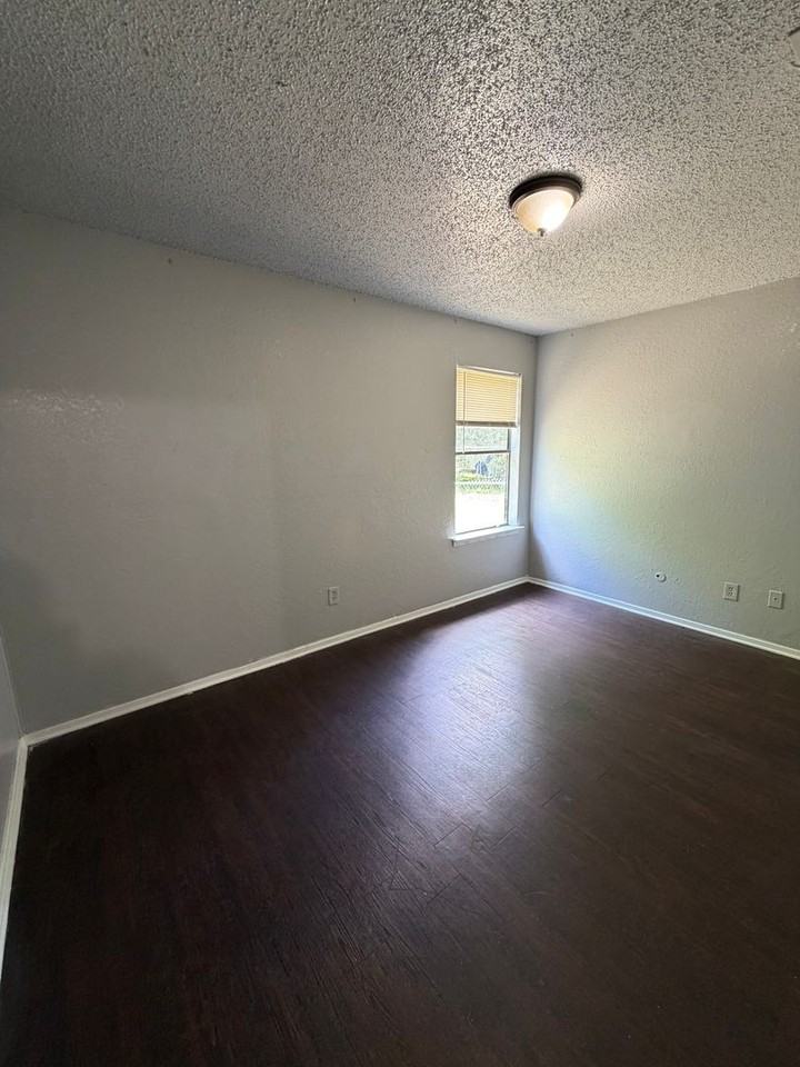 5021 5021 - 23 Vinson St - Photo 3 of 6