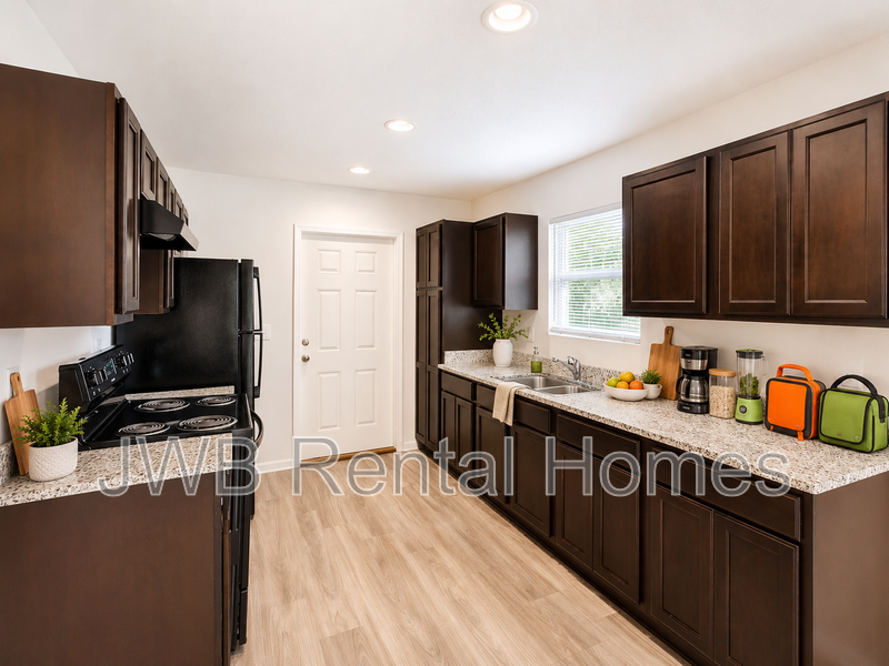 1507 W 6th St - Photo 3 of 11