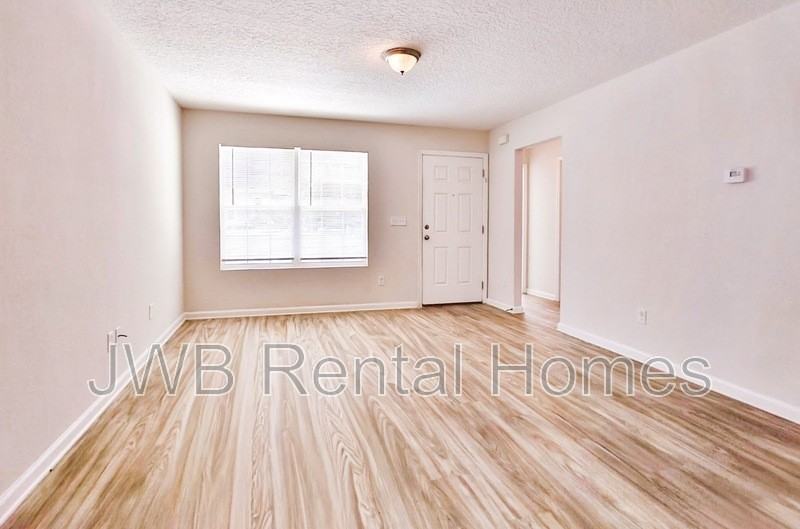 1507 W 6th St - Photo 6 of 11