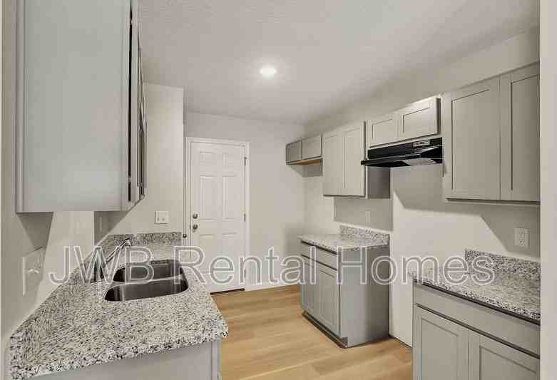 567 E 55th St - Photo 2 of 18