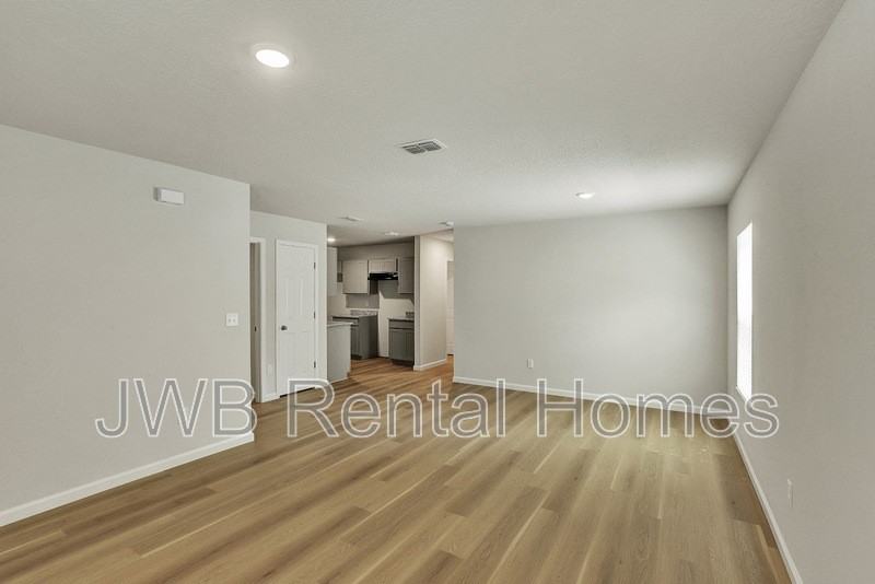 567 E 55th St - Photo 4 of 18
