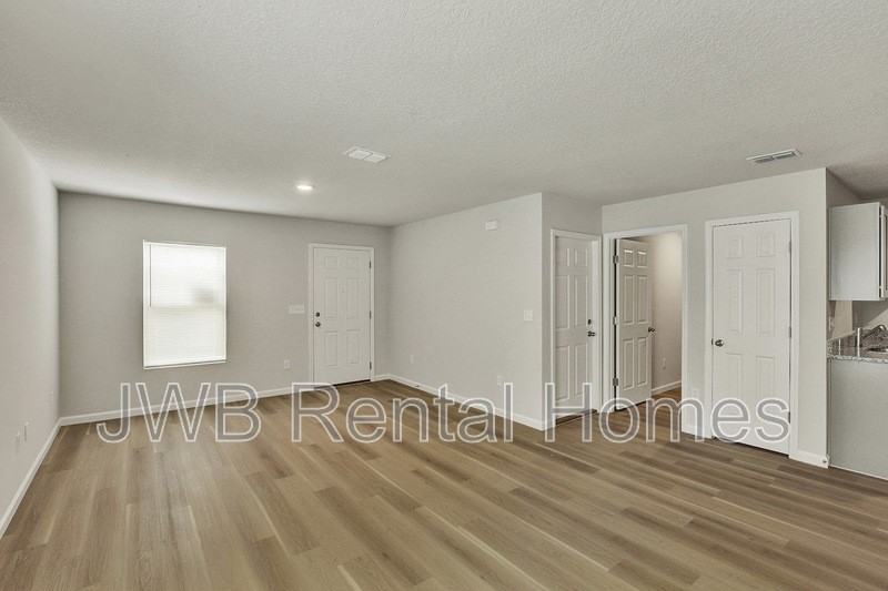 567 E 55th St - Photo 5 of 18