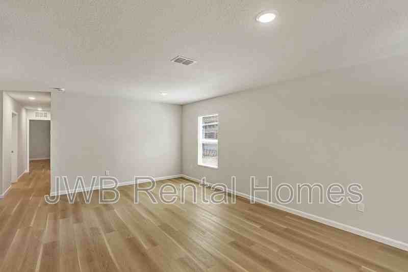 567 E 55th St - Photo 6 of 18