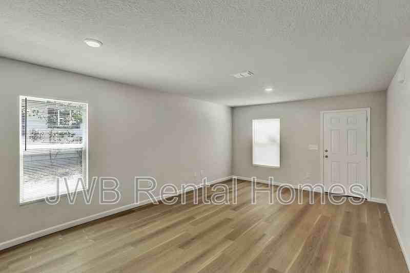 567 E 55th St - Photo 7 of 18