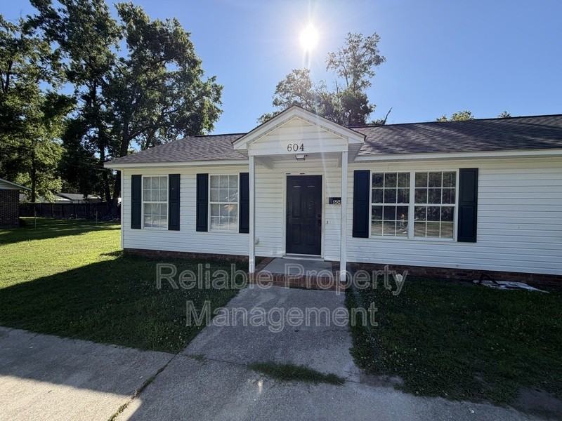 604 Winston Cir