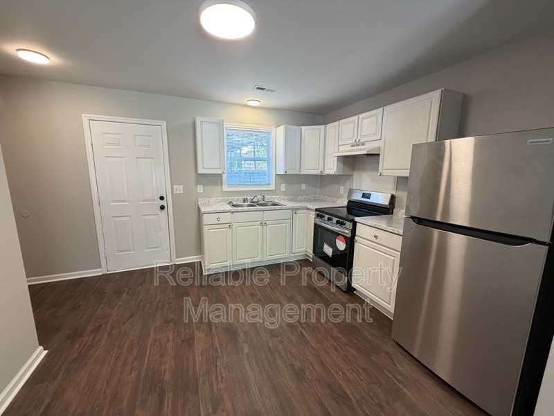604 Winston Cir - Photo 3 of 9