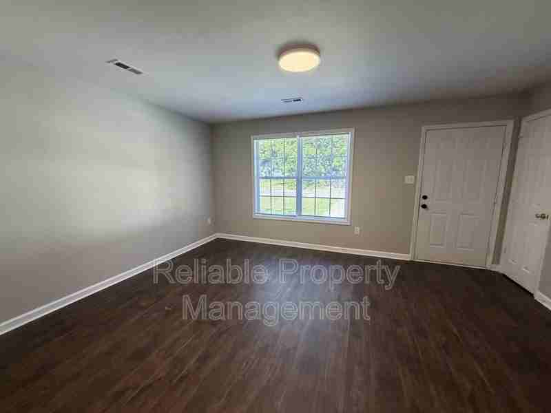 604 Winston Cir - Photo 5 of 9