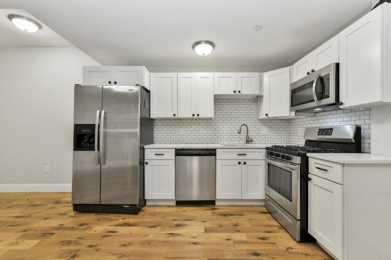 322 Saratoga St #2 - Photo 5 of 14