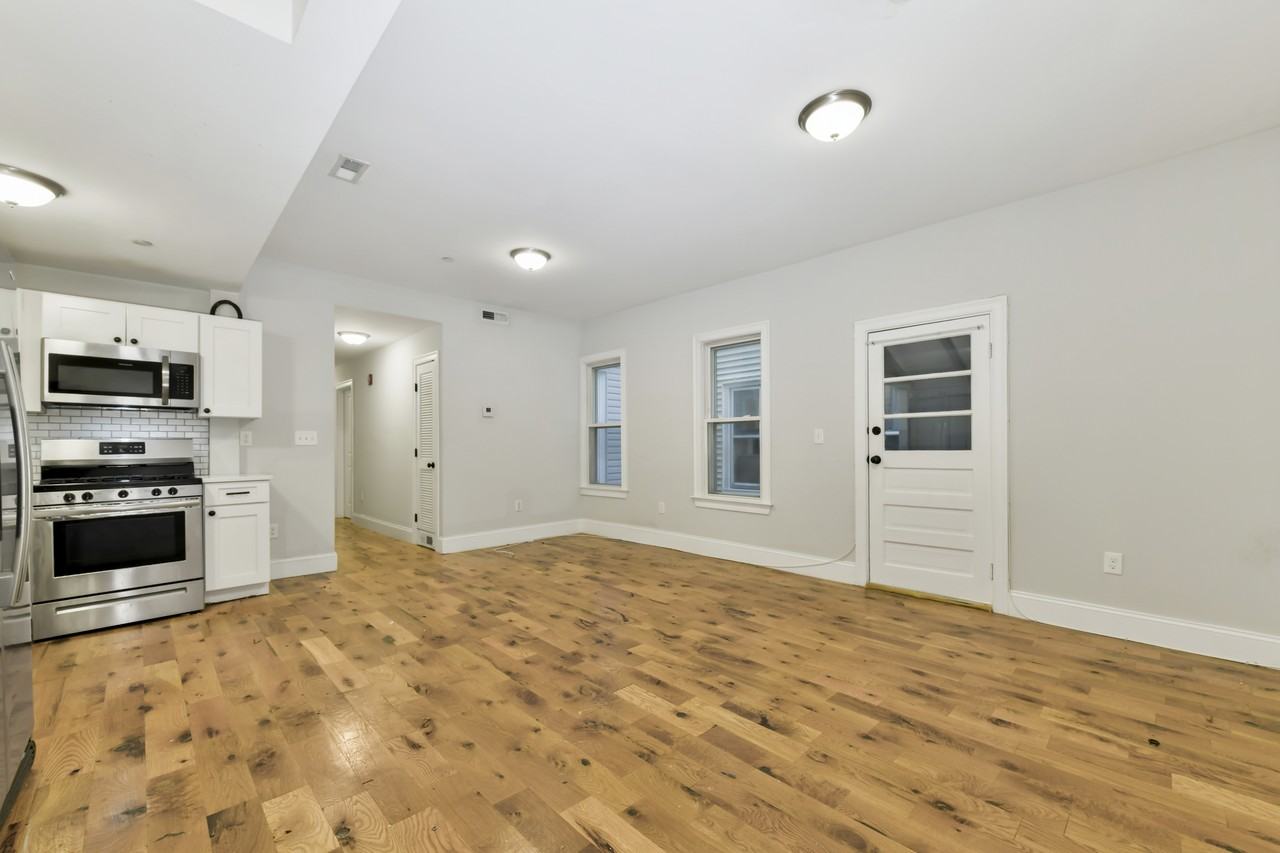322 Saratoga St #2 - Photo 6 of 14