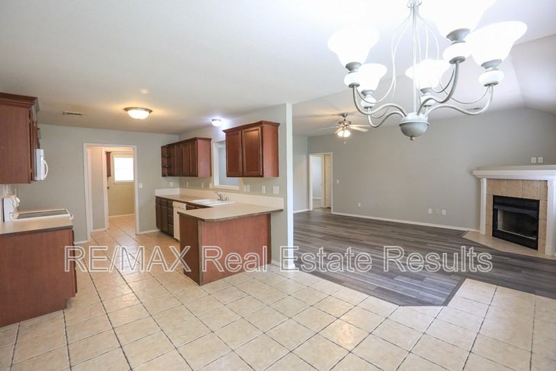 1907 Sw Columbus Rd - Photo 4 of 27