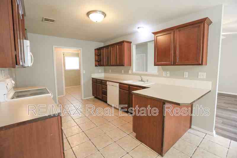 1907 Sw Columbus Rd - Photo 7 of 27
