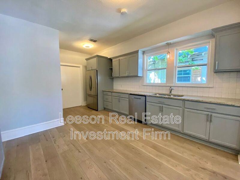 2401 Darien St - Photo 6 of 17