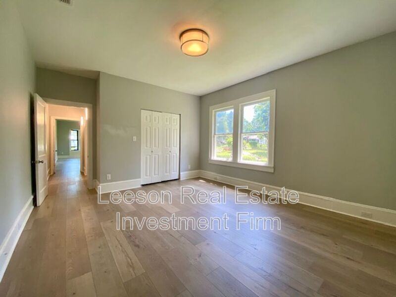 2401 Darien St - Photo 7 of 17