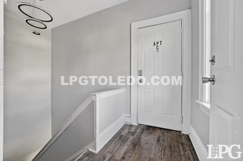 1734 Arlington Ave - Photo 5 of 24