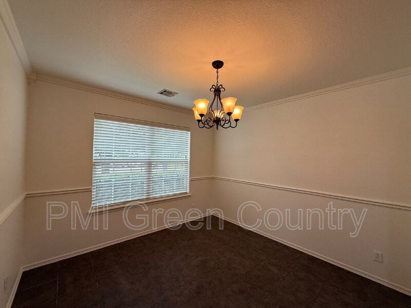 4040 W 105th St S - Photo 5 of 18