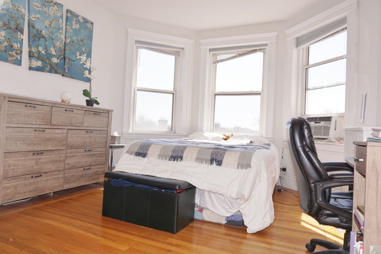 1086 Commonwealth Ave #502 - Photo 5 of 7