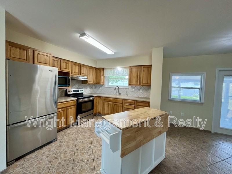 704 Torrey Pines Ave - Photo 5 of 23