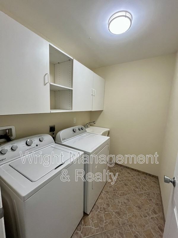 704 Torrey Pines Ave - Photo 7 of 23