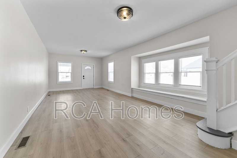 2903 E Michigan St - Photo 6 of 19