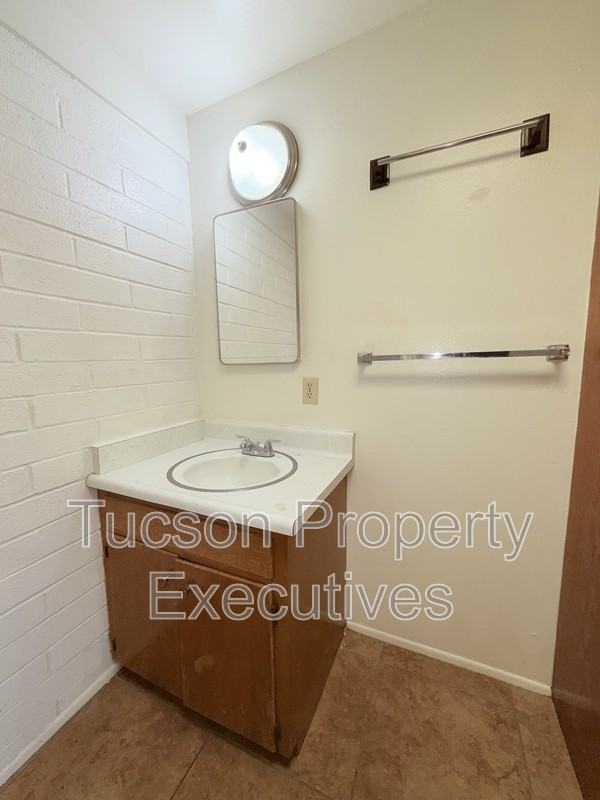 4239 E Lee St - Photo 5 of 11