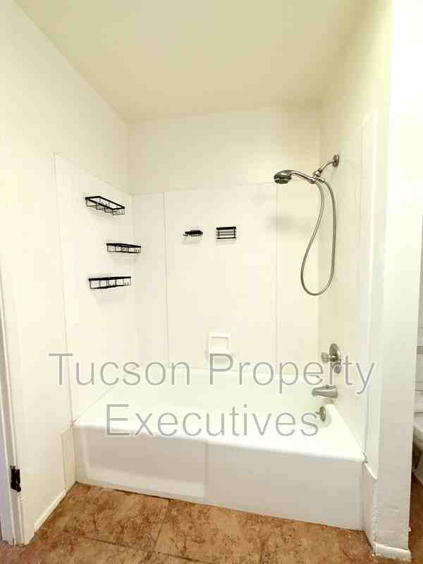 4239 E Lee St - Photo 6 of 11